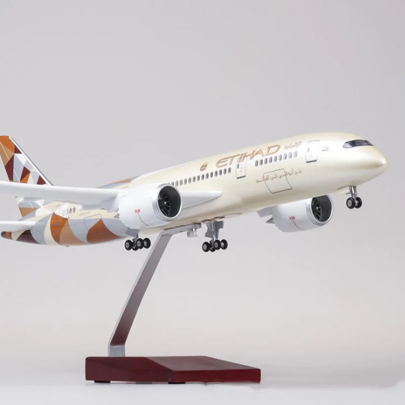 47CM 1:130 Scale Model Airplane Boeing B787 Dreamliner Aircraft ETIHAD Airlines With  Light and Wheels Diecast Resin Collection 1 160 scale 47cm b787 newzealand aircraft airlines model with light and wheel diecast resin airplane collection display toy