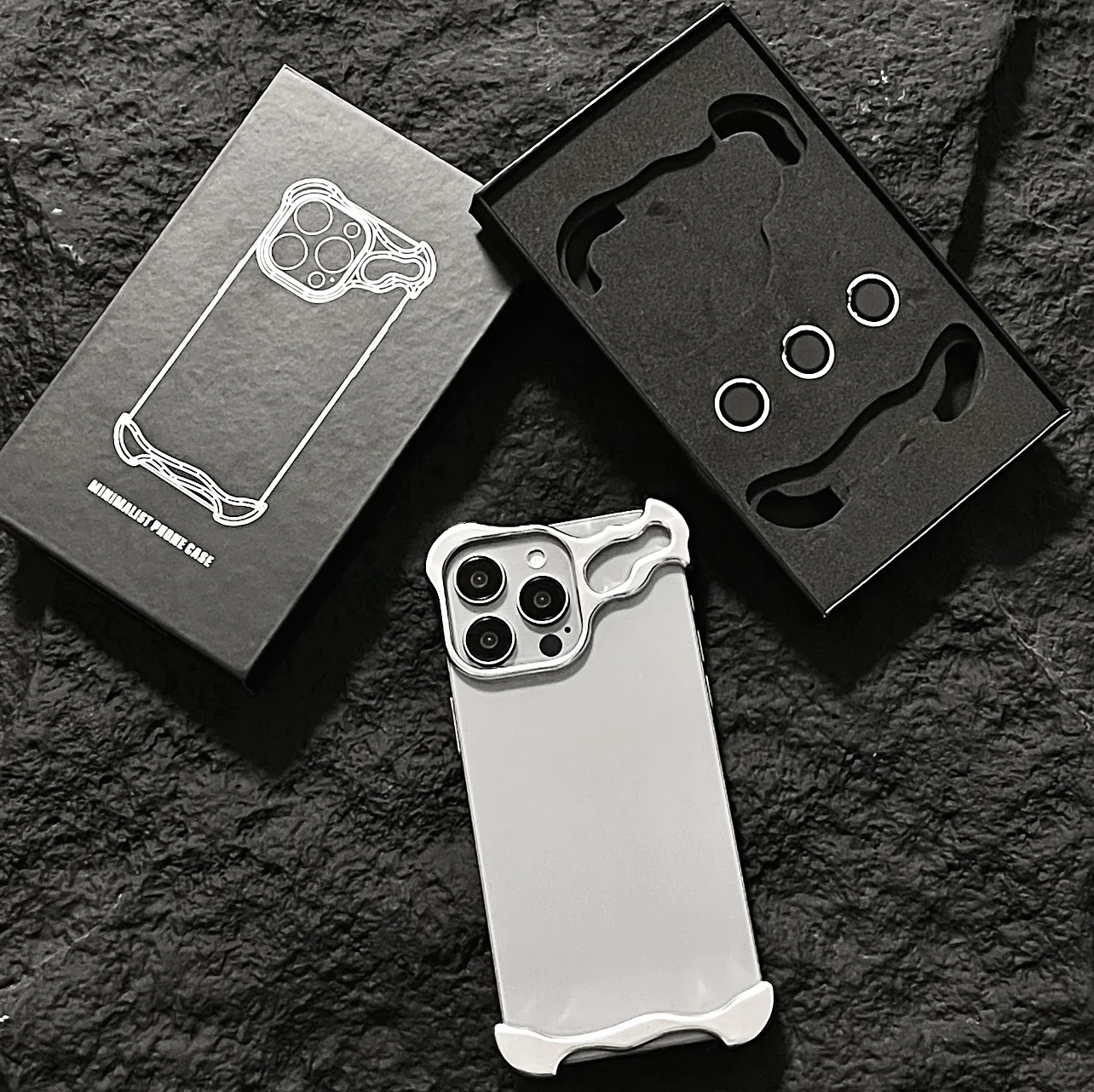 รูปสินค้า เคสกันกระแทกโลหะ ป้องกันแรงกระแทกได้ดีเยี่ยมสำหรับ iPhone