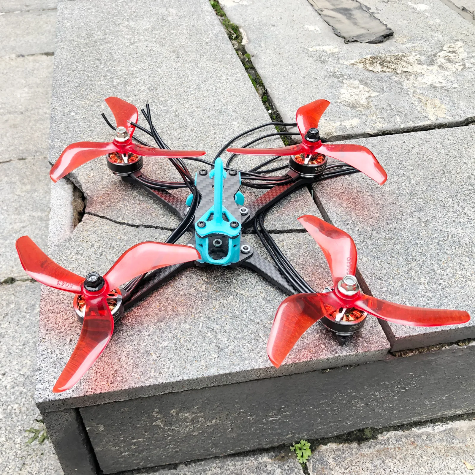 Hélices 5043 3 pales 5x4.3 pour drone FPV freestyle 5 pouces - 2 paires
