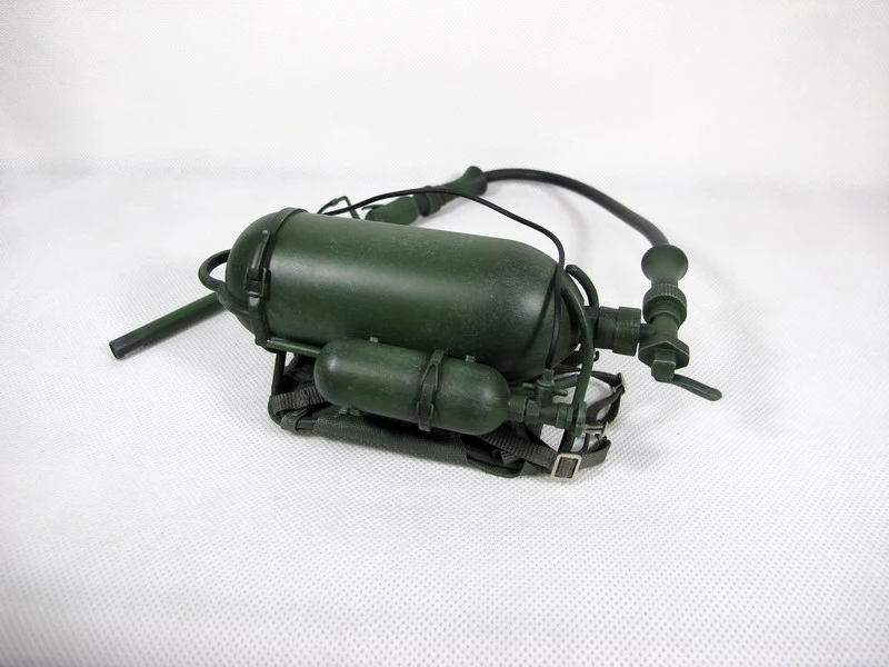 뜨거운 판매 1/6 2 차 세계 대전 독일 육군 화염 방사기 무기 PVC 소재 군인 액션 액세서리 모델을 발사 할 수 없습니다