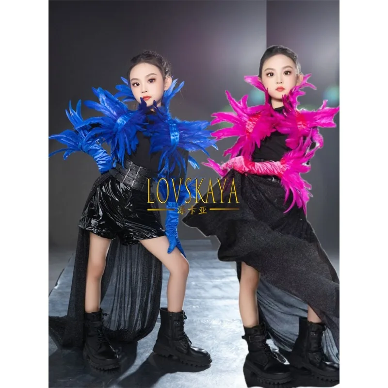 

Creative and trendy children model competition exaggerated personality girl dopamine runway model show performance