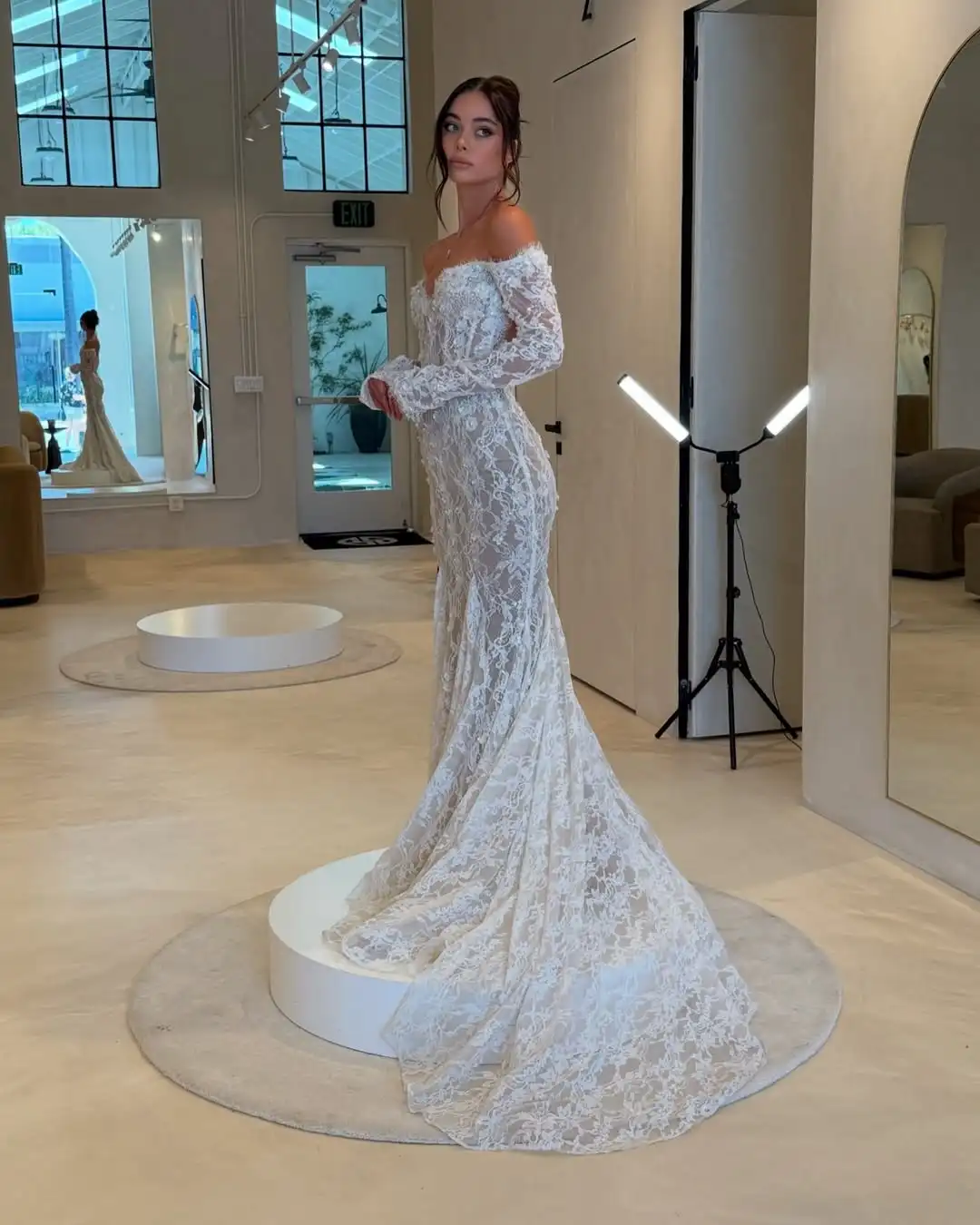 Off The Shoulder Long Sleeve 3D Floral Lace Mermaid Wedding Dress Frayed Edge Sweetheart See Through Bridal Gown With Sweep Trai