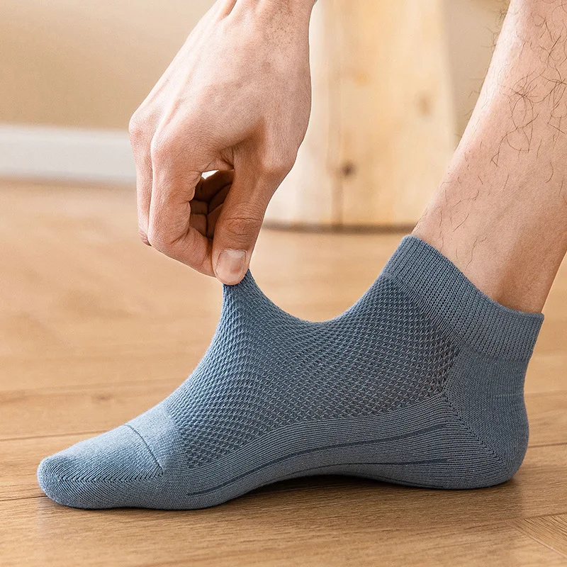 

Wholesale of New Solid Color Cotton Socks for Men's Boat Socks, Mesh Breathable Thin, Shallow Cut Short Socks for Men's Socks