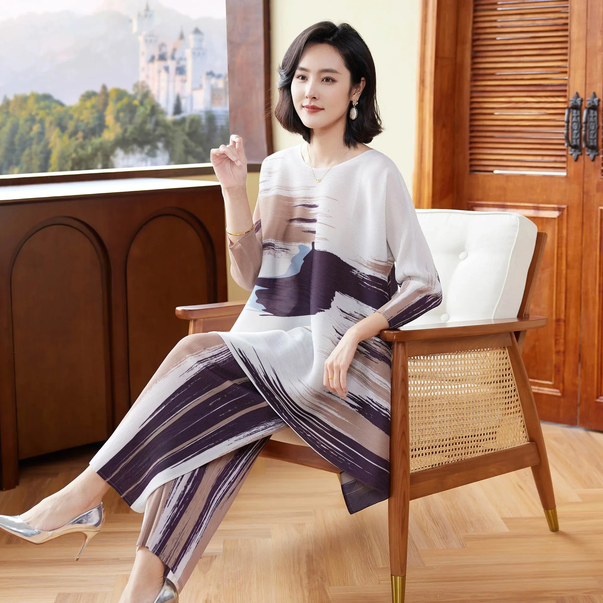 

Miyake Pleated Printed Large Size Casual Two-piece Set 2024 New Loose Fashion Large Size Round Neck Irregular Tops + Pants Suit