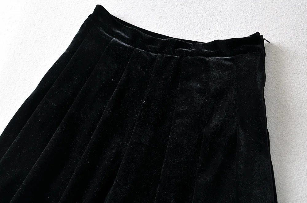 black mini skirt Summer new street style solid color high waist, thin and anti-glare A-line skirt women's sexy pleated short velvet skirt women leather skirt