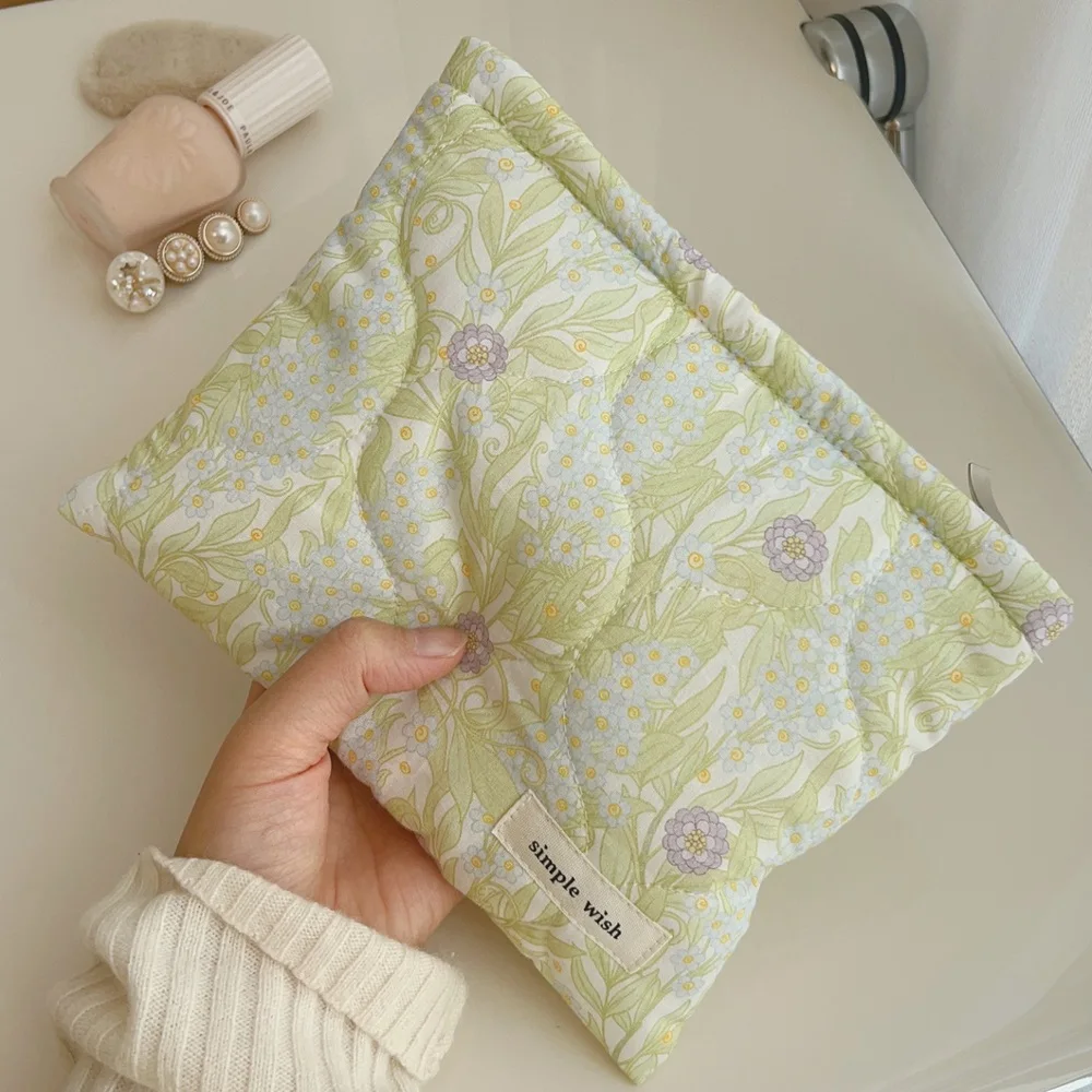 

Fresh Sweet Green Crushed Flower Cotton Patch Makeup Bag Small Makeup Bag Travel Pouch Cosmetic Bag For Women Toilet Bag