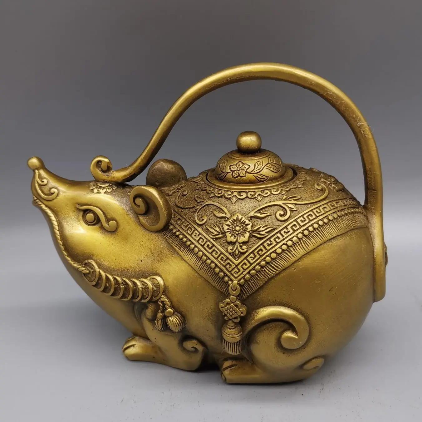 

Collect Chinese Boutique Brass Sculpture Lucky " Mouse" Pot Metal Crafts Home Decoration
