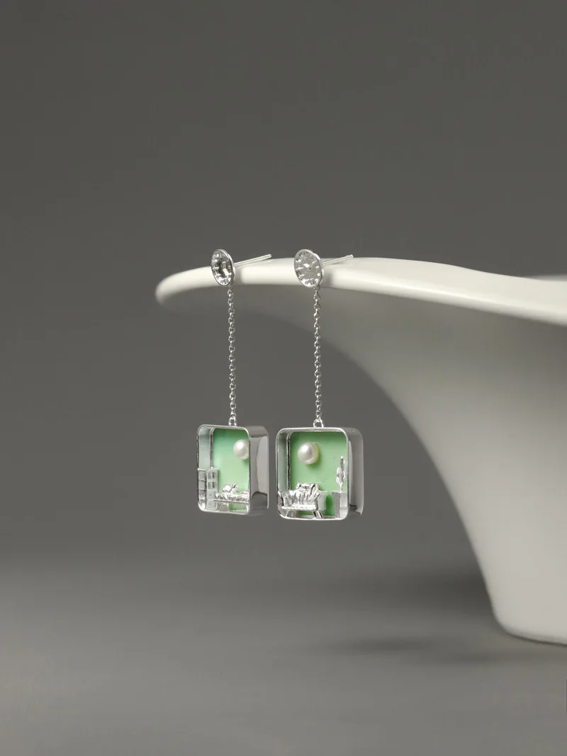 Silver Square Shaped inlaid with Glass and Pearl Creative Cat