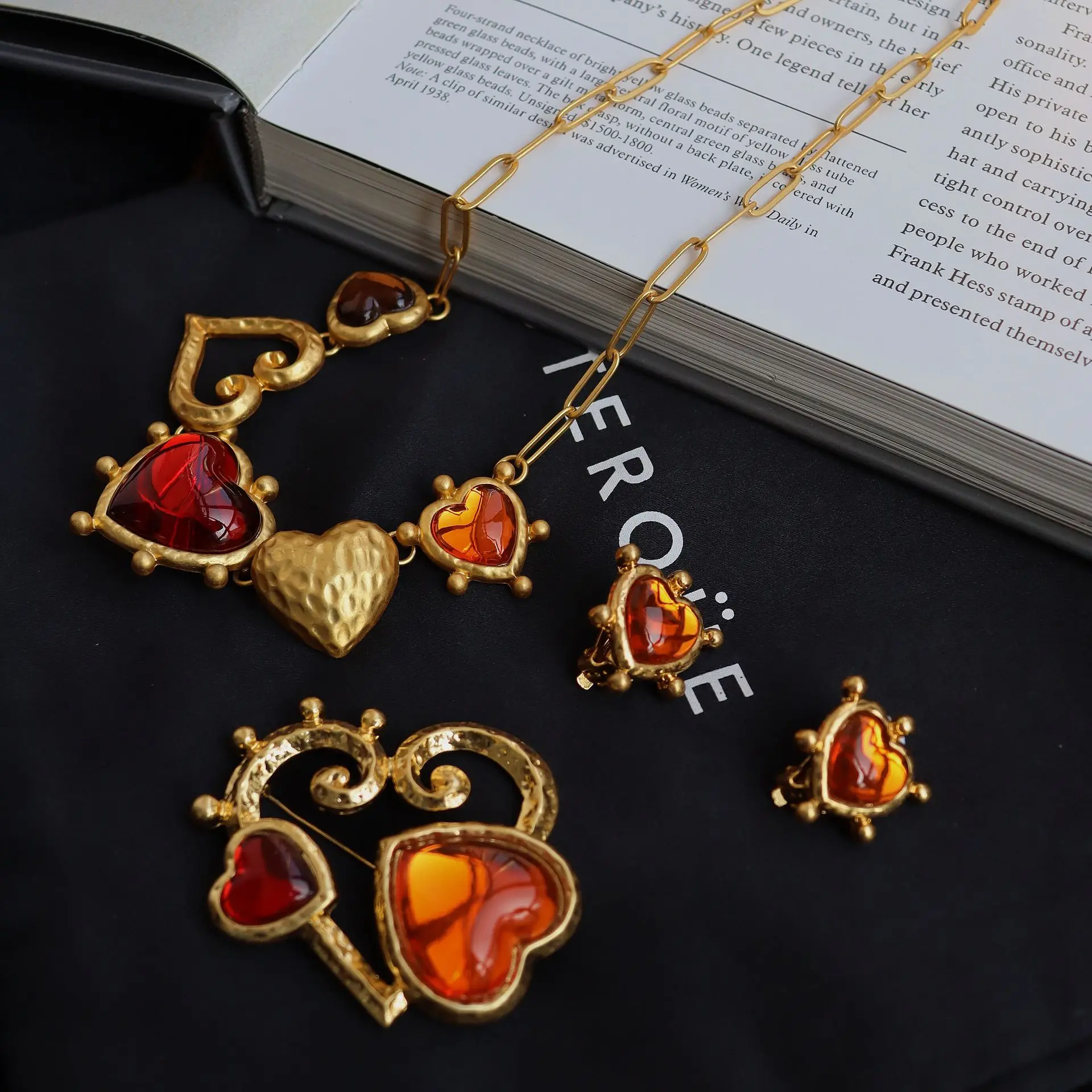 

Vintage Red Stone Heart Necklace For Women Jewelry Runway Party T Show Fancy Trendy Boho INS Japan Korea