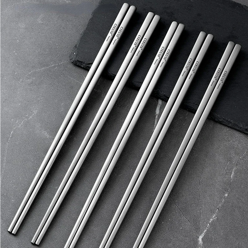 

1 Pair Titanium Chopsticks 99.6% Pure Titanium Chopsticks 23.5cm Portable Durable Chopsticks Household Dinnerware