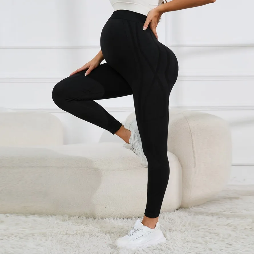 

Pregnant women's pants for spring and summer wearing high waisted leggings. Early fashion for pregnant women's yoga pants