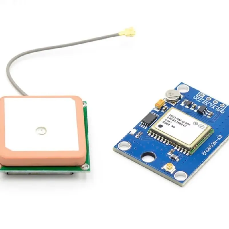 Module GPS GY-NEO-6M/7M/8M avec antenne céramique active connecté à une carte Arduino Uno via des fils Dupont.
