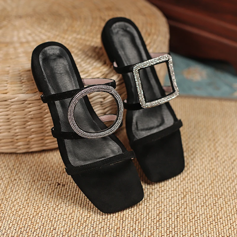 

Женские босоножки из натуральной кожи, на низком каблуке