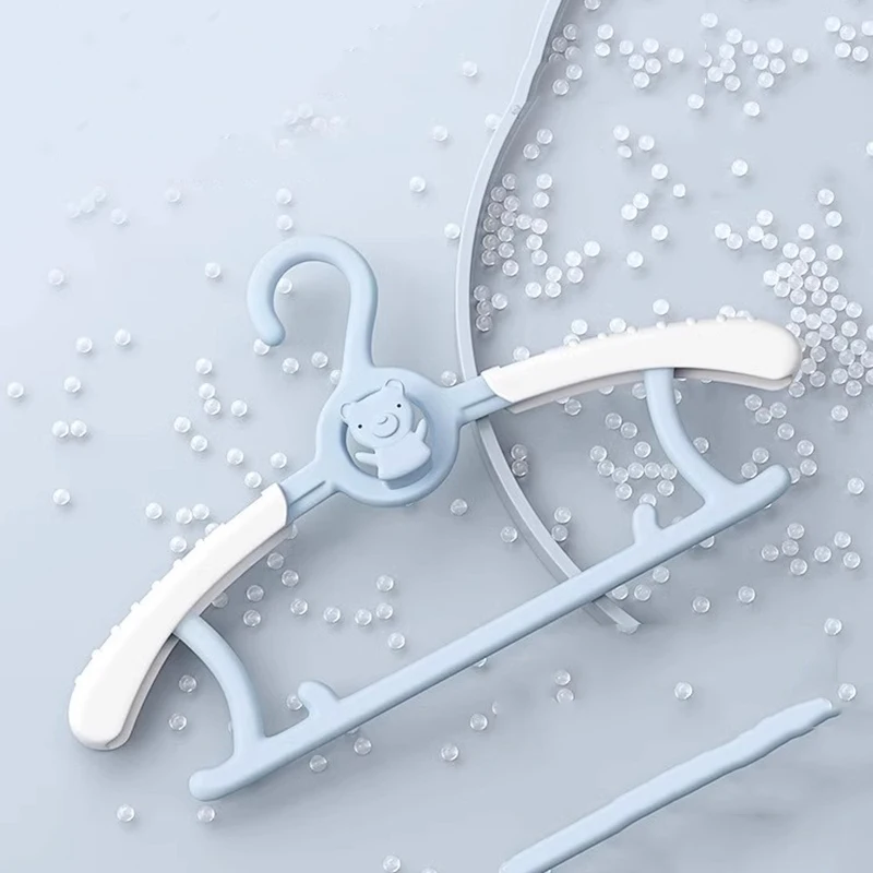 Рисунок 2 - Напольные эстетические вешалки для одежды для балкона