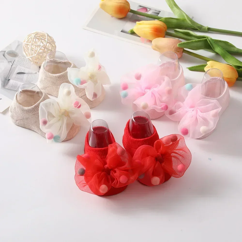 

2024 Japanese Cute Kawaii White Pink Baby Lace Bow Girls Pompoms Princess Socks Rubber Anti-slip Newborn Infant Socks Accesories