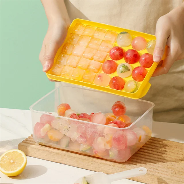 뚜껑이 달린 아이스 큐브 트레이: 주방 필수품