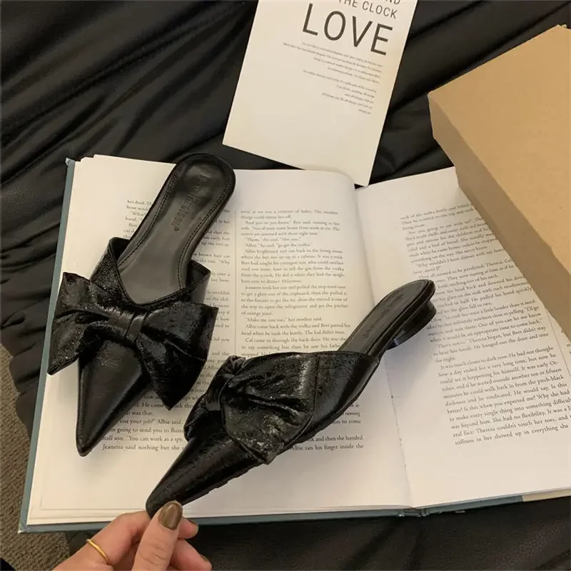 새로운 Bowtie 뮬 신발 여성 패션 지적 발가락 스트라이프 웨이브 슬립 온 샌들 숙녀 럭셔리 새틴 실크 야외 플랫 슬리퍼