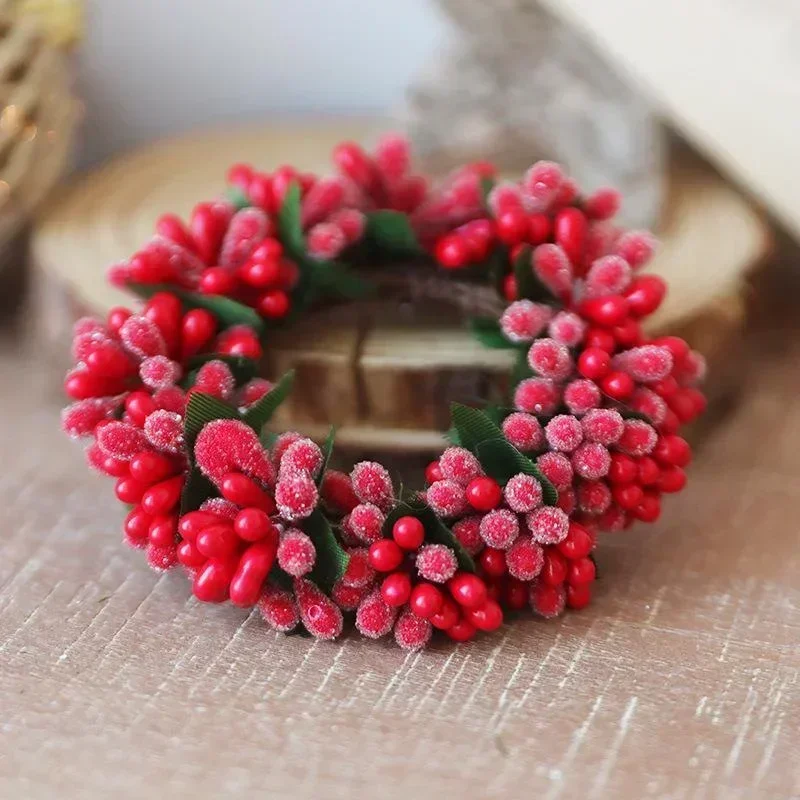 Christmas Candle Garland Simulated Berry Xmas Wreath Candle Holder Mini Candle Ring for Wedding Party Living Room Dining Table