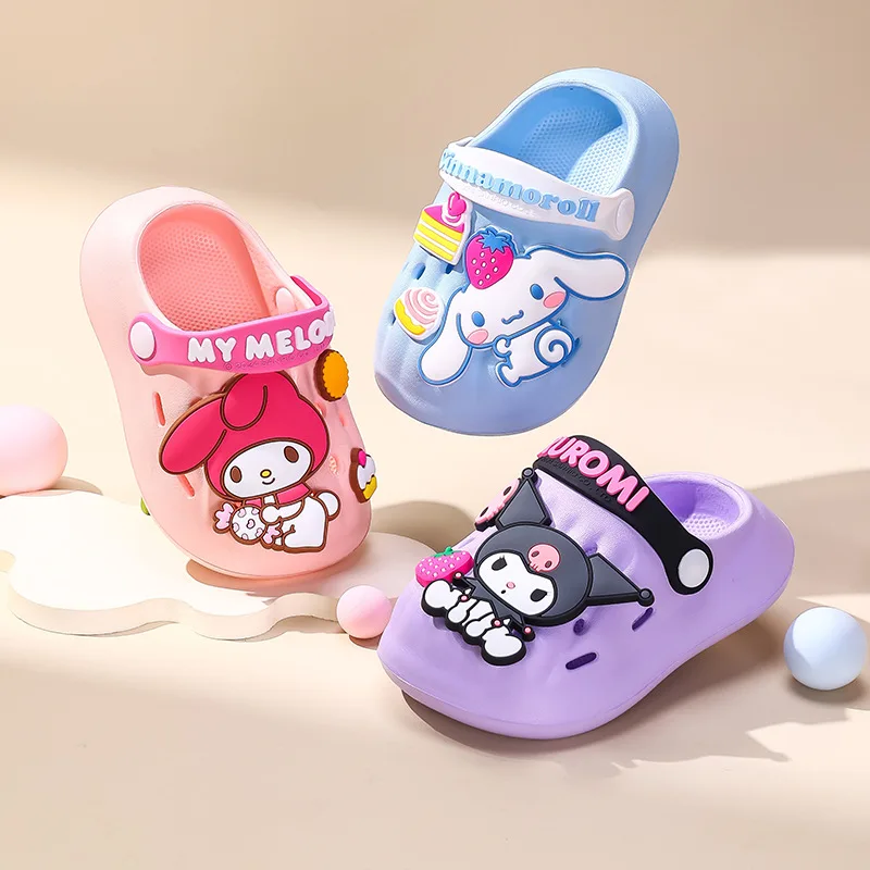 

2024 Sanrio Новинка кавайная мультяшная детская обувь с отверстиями для помещений крутые тапочки для девочек симпатичная пляжная обувь летние Нескользящие тапочки из ЭВА