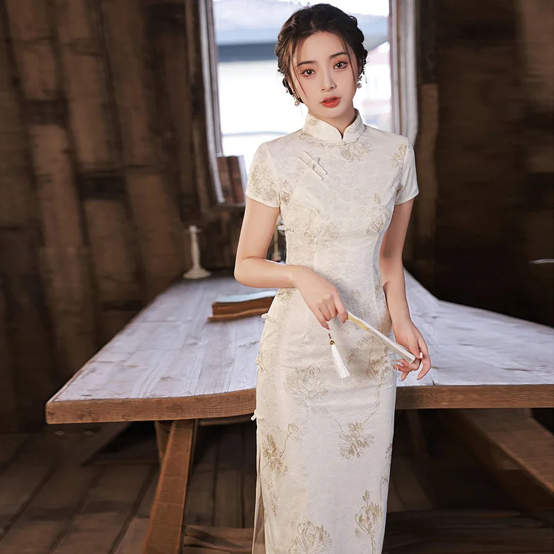 

Classic Elegant White Female Qipao Vintgae Mandarin Collar Lace Flower Cheongsam Sexy Split Vestidos Traditional Chinese Dress