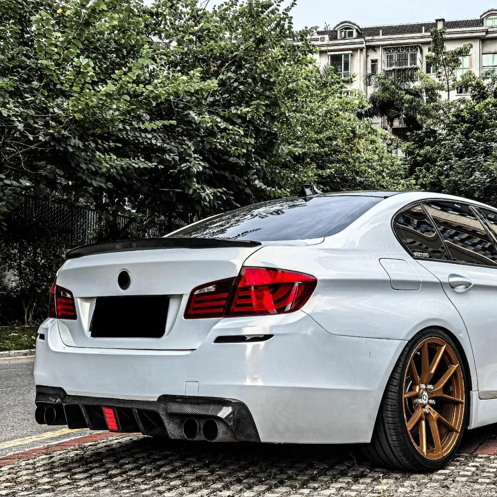 BMW F10 F18 5 시리즈 M-스포츠 2011-2016 리핏 M5 스타일 듀얼 아웃 LED 스포일러 스플리터 가드 립 키트용 리어 범퍼 디퓨저