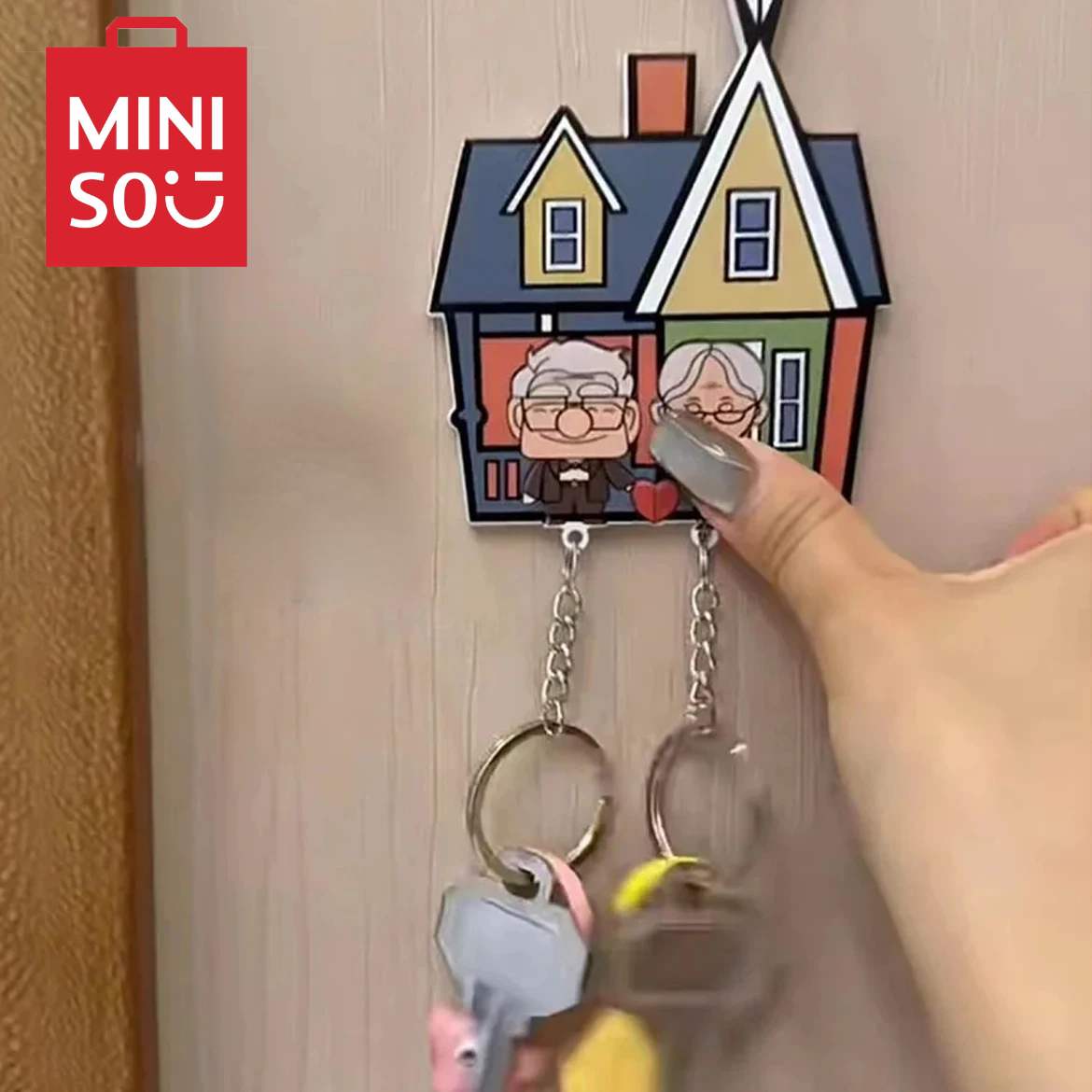 MINISO Couple Key Holder Wall Prevent Loss Key Pendant Lover Key Chain Home Decor Refrigerator Sticker Storage Decor Girl Gift