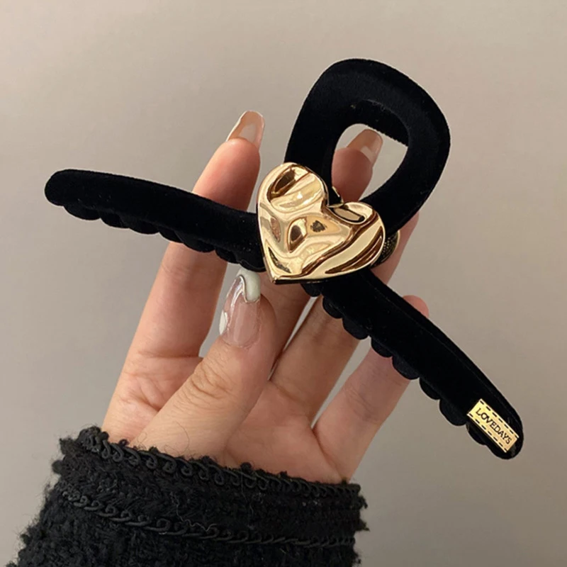 Black Velvet Heart Clip Love Hair Claw Autunno Inverno Trendy Hair Clip Shark Clips Per Le Donne Fashion Simple Hair Accessories