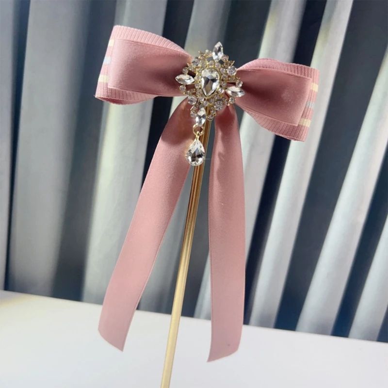 Рисунок 6 - Элегантная брошь в виде галстука-бабочки