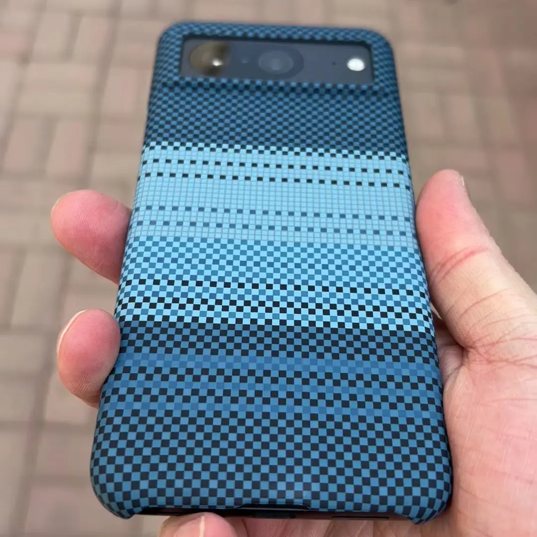Magnetic Carbon Fiber Slim Case with Frameless Design