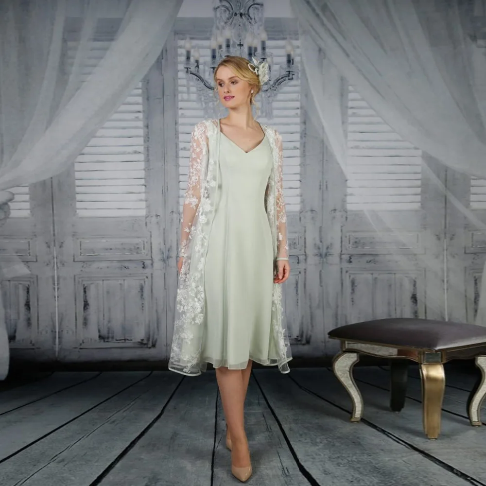 

Elegant Sage Short Mother Of The Bride Dresses With Jacket V-neck Knee-Length A-line Lace Wedding Party Guest Gowns