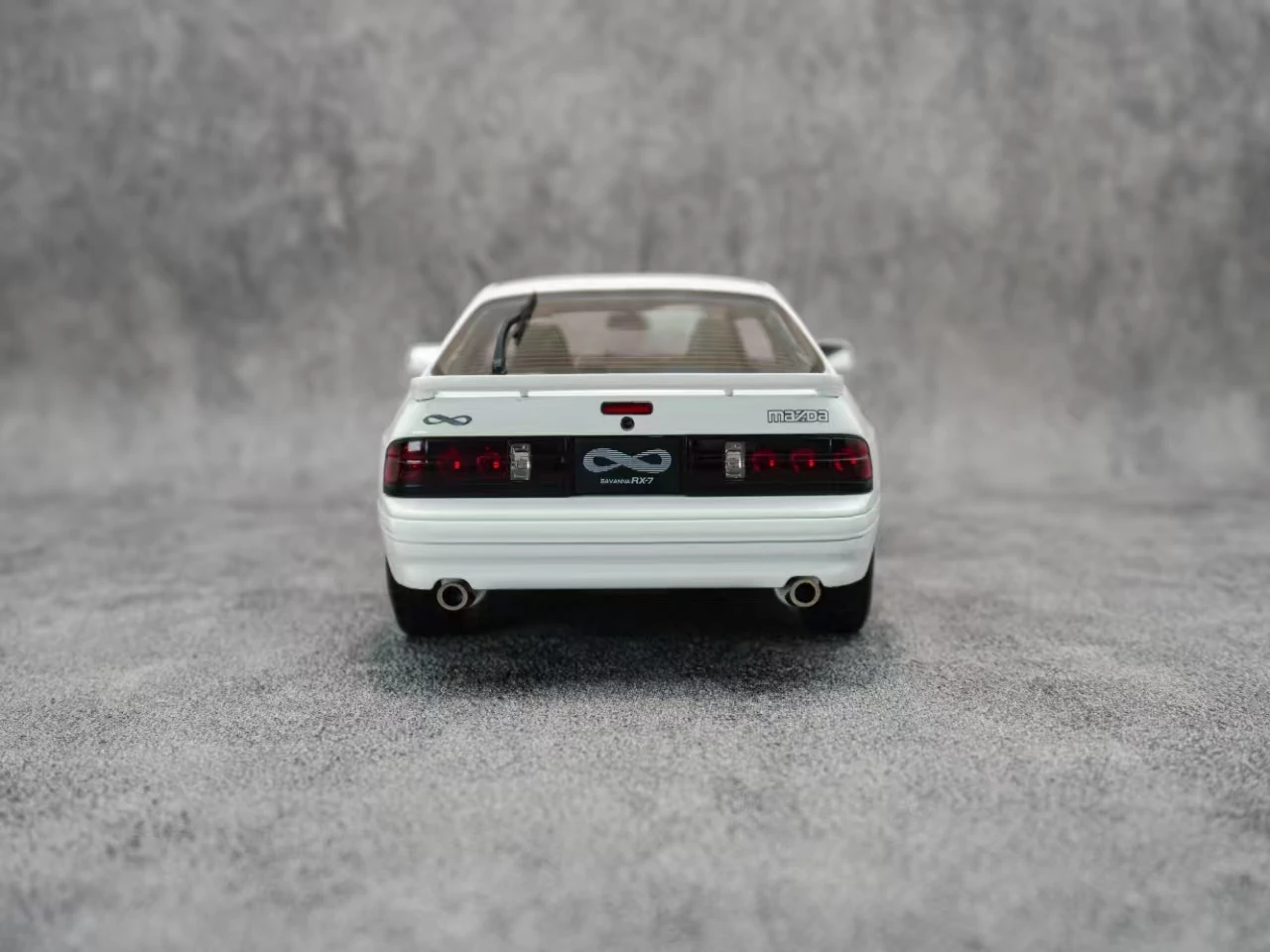 Whelart 1:18 RX7 FC35 合金車モデルコレクションディスプレイ
