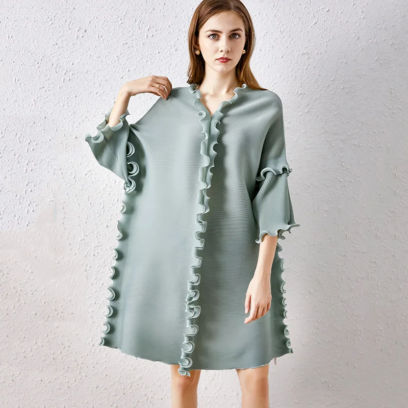 

Amazon summer women's Miyake V-neck large size fold irregular fat MM dress