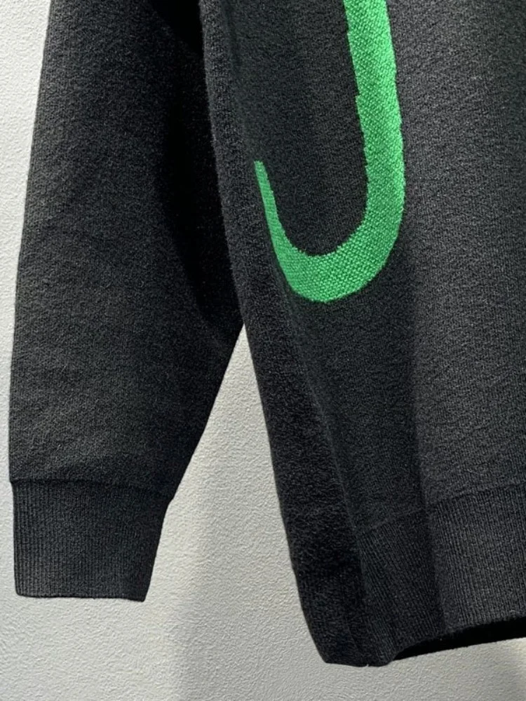 Рисунок 5 - Мужской пуловер с круглым вырезом на осень и зиму