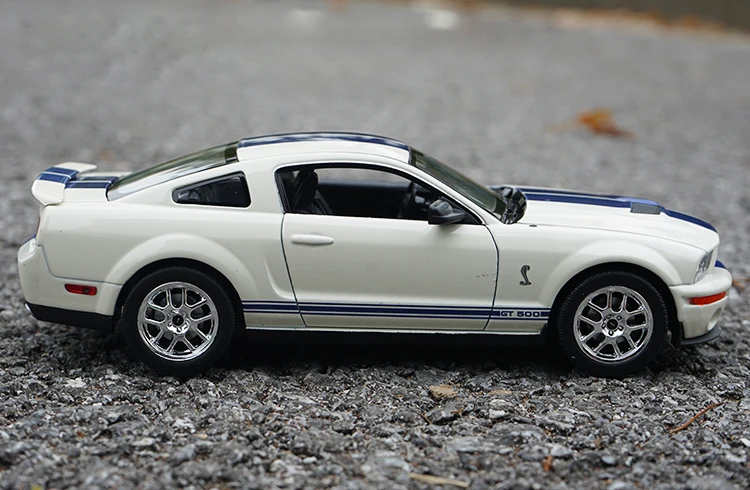 Ford Mustang Shelby GT500 Kobra 2007 1:24 Ölçekli Model Araba
