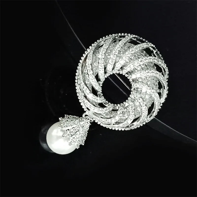 Retro Cubic Zircon Circle Brooch Pin High-end Shell Pearl Pendant Geometry Brooches for Unisex Corsage Elegant Accessory Jewlery