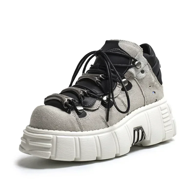 Urban Gothic Schoenen Met Bandjes En Metalen Platen