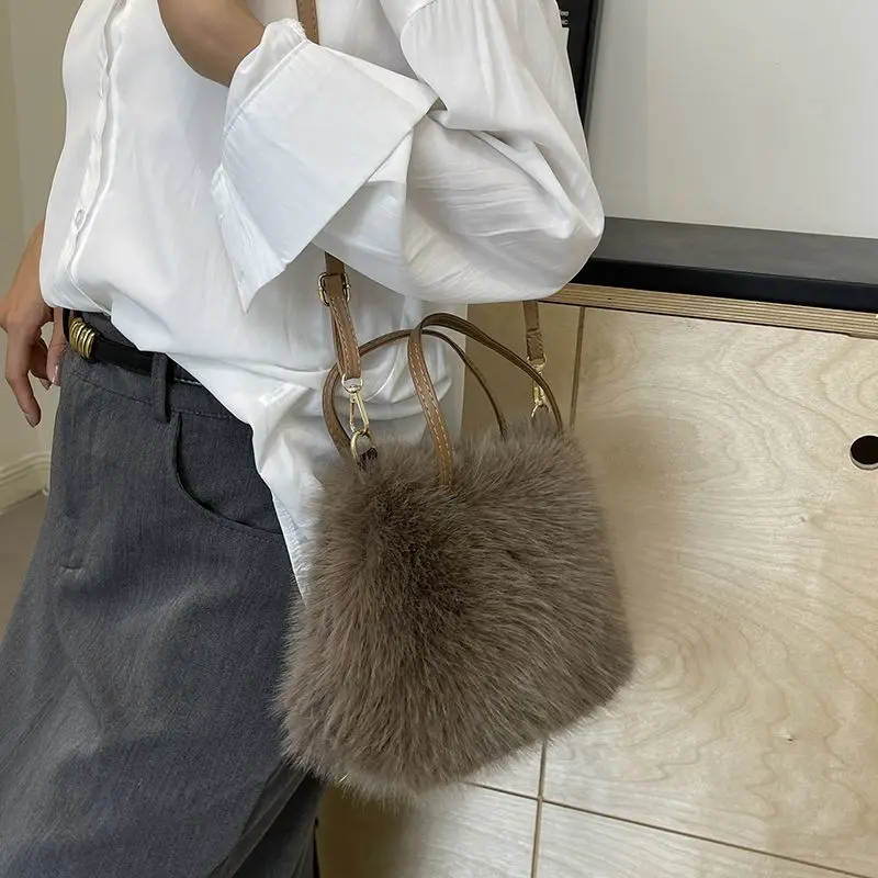 Winter Fashion Faux Fur Crossbody Bags for Women's Gift, Pearl Chain Decor Shoulder Bag, Ladies Handbags Top-handel Bag