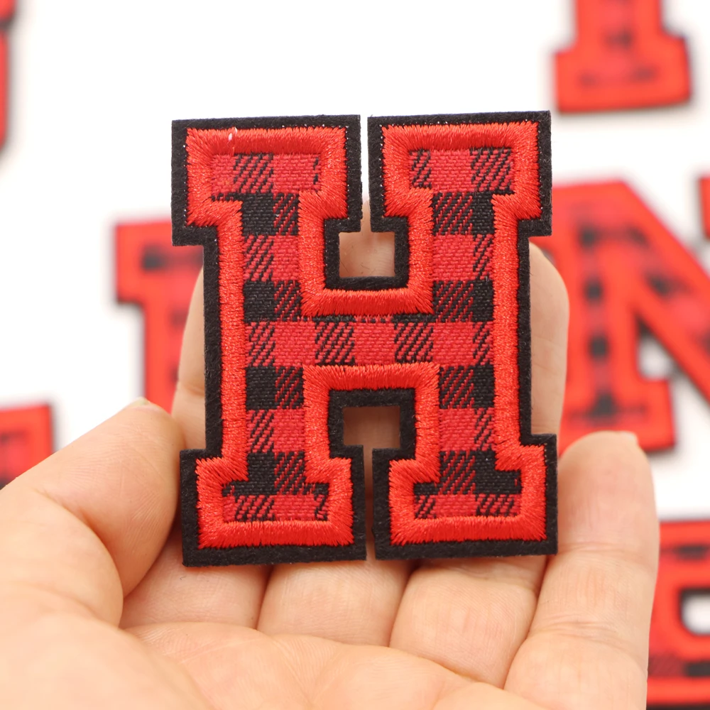 1PC Weihnachten Rot Überprüfen Bestickt Eisen Auf Nähen Auf Patch Applique Diy Name Abzeichen Alphabet Patches Für Kleidung Tasche zubehör – Detail 11