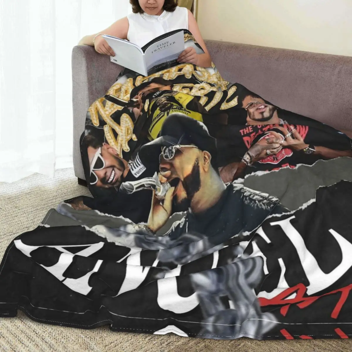 ���� ���� Anuel AA �ø��� ���, ���� ���� ħ�� ������� ����ִ� ������ ���