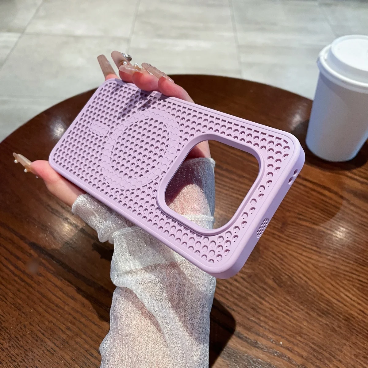 Breathable Honeycomb Heat Dissipation Magnetic Case with Wireless Charging Capability