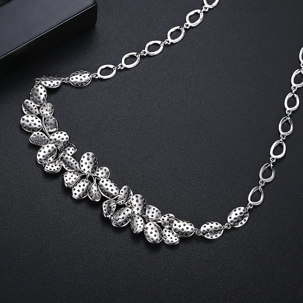LUOTEEMI Cubic Zirconia Bridal Choker Necklace Shinning Small CZ Paved Multiple Leaves Luxury Flower Wedding Anniversary Jewelry