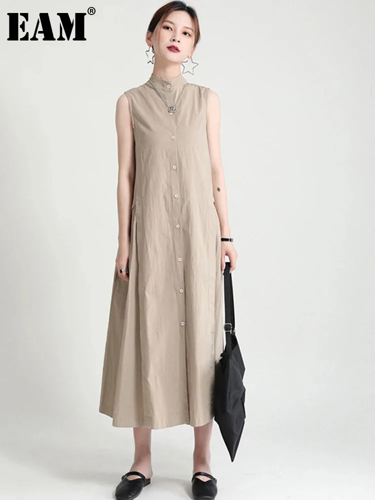 

[EAM] Women Khaki Pleated Long Shirt Dress New Stand Collar Sleeveless Loose Fit Fashion Tide Spring Summer 2024 1DD8681
