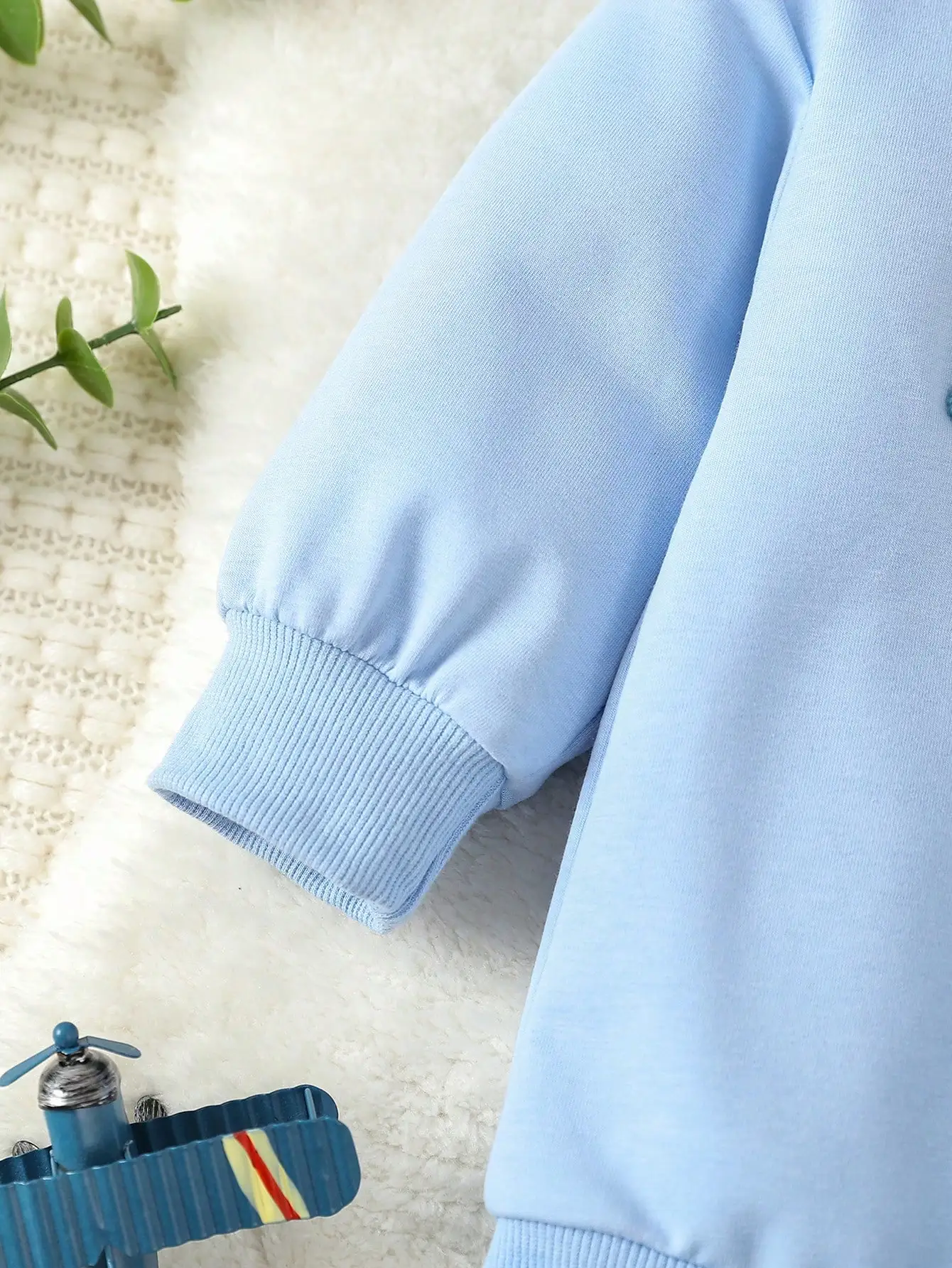 Рисунок 5 - Детский однотонный комбинезон для