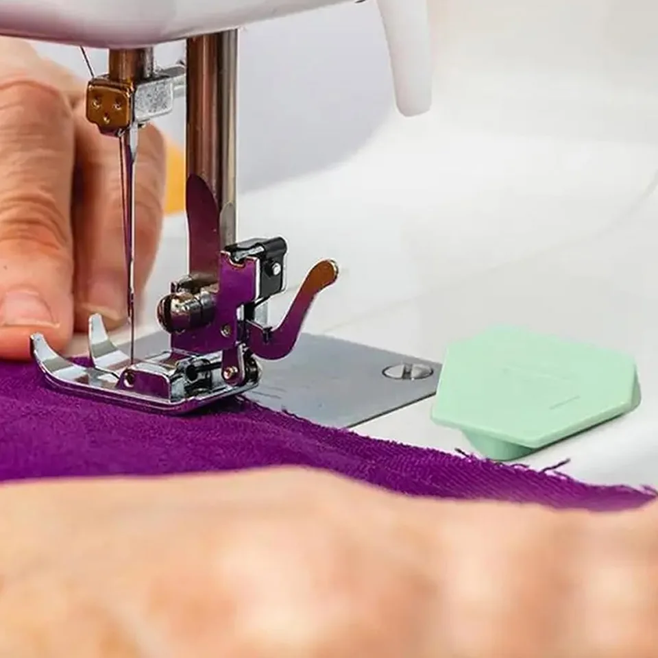 3Pcs Sewing Magnetic Seam Guide, Magic Polygon With Graduated Magnetic Gauge Sewing Machine Multi-Purpose Fixed Gauge Magnet Clasp Locator Tool ( Green