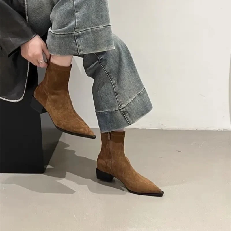 

Женские ботинки на молнии сбоку, Зимние Замшевые однотонные короткие ботинки с острым носком, на массивном каблуке, 2023