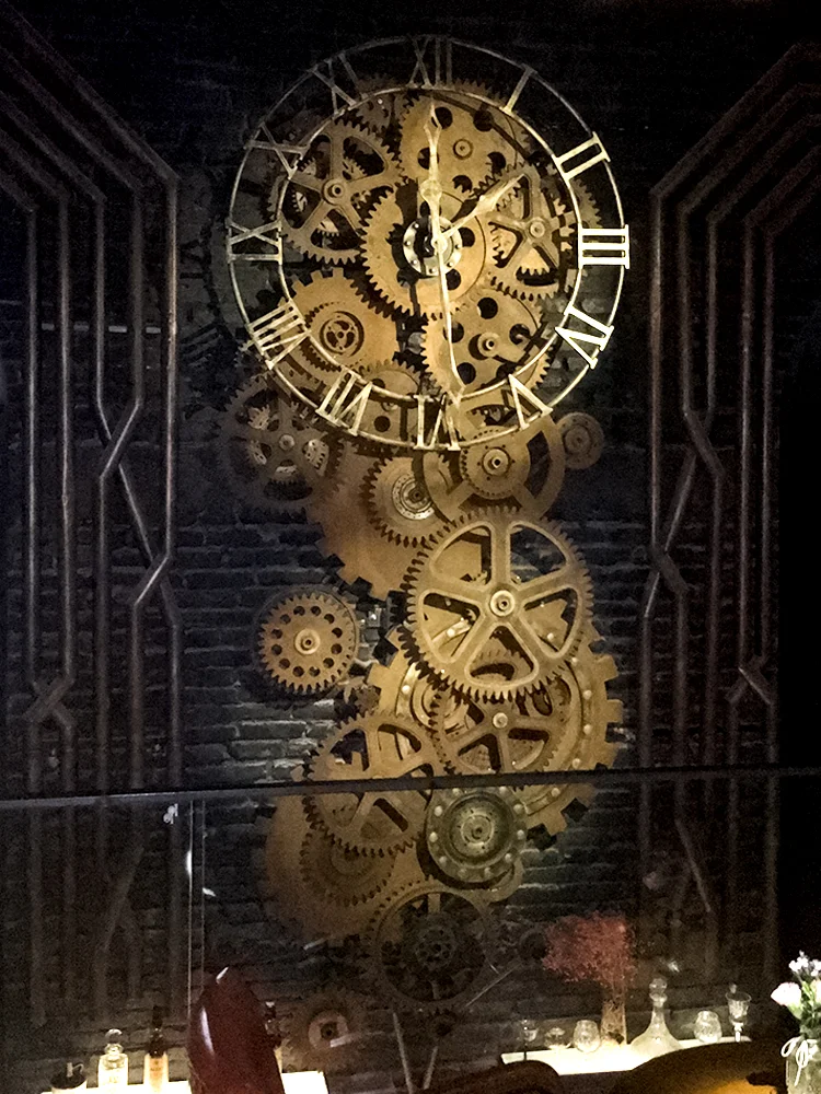 

Custom creative punk industrial style bar mechanical gear ornament background wall wrought iron clock pendant