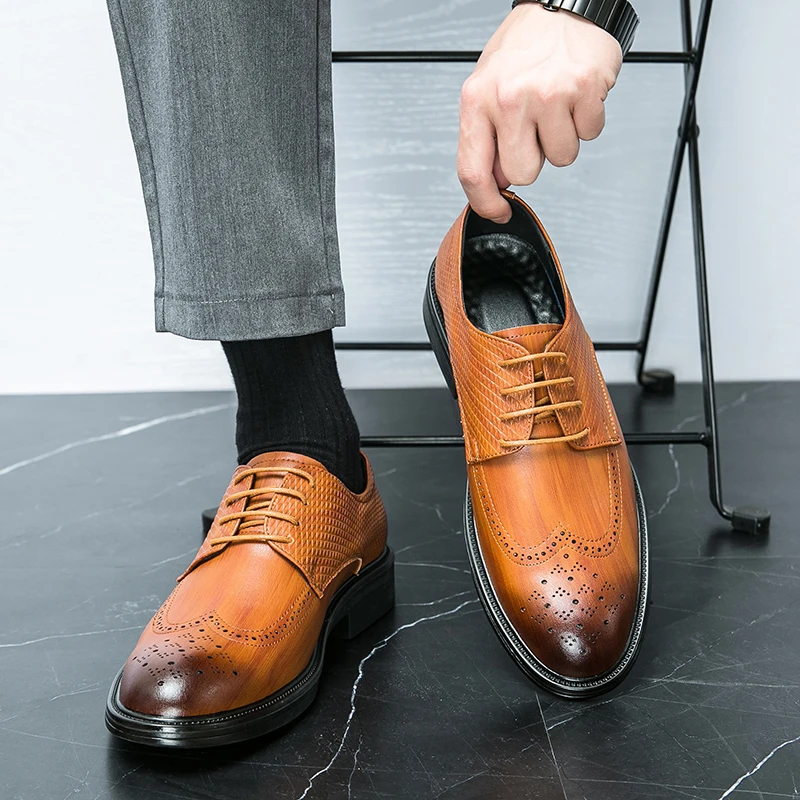 

British Brand Lace Up Men Oxford Shoes Brogue Dress Shoes Classic Leather Shoes New Business Formal Shoes Wedding Shoes for Men
