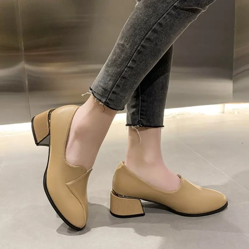 

2024 Women Pointed Toe Flat Spring Ladies Slip on Office Career Red Shoe Shallow Female Casual Fashion Comfortable Jelly Shoes