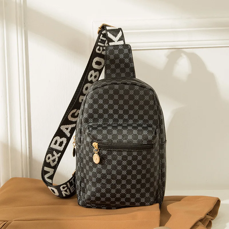 Women New Chest Bag Leisure Sports Travel Chest Bag Shoulder Messenger Men and Women with The Same Style