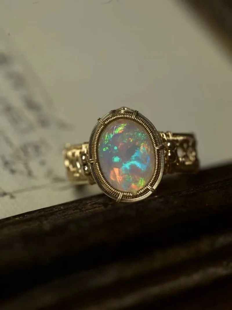 Sweet Vintage Colored Opal Ring Hollow Out Dazzling Gentle Style Rings for Women Exquisite Banquet Baroque Light Luxury Jewelry